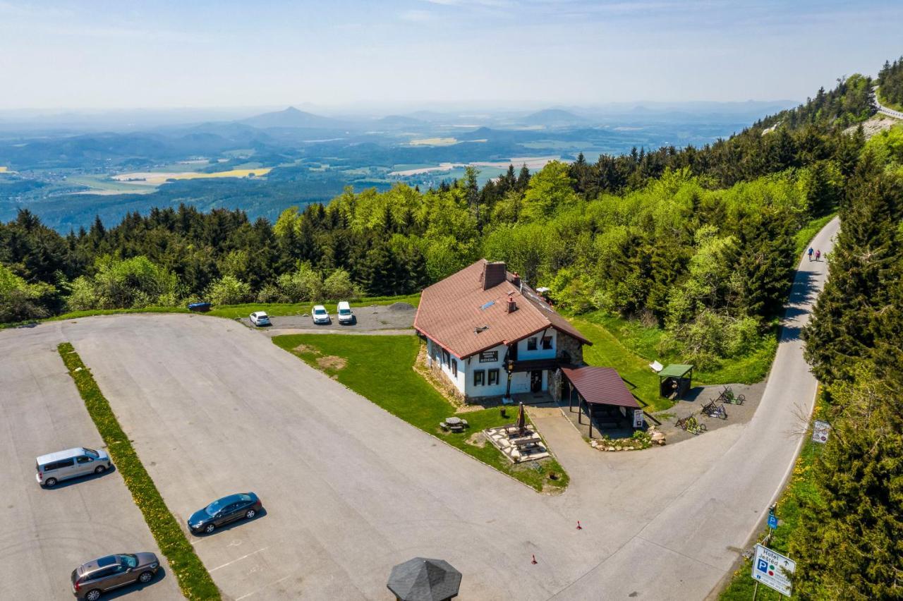 Horska Chata Jestedka Svetla pod Jestedem Exteriör bild